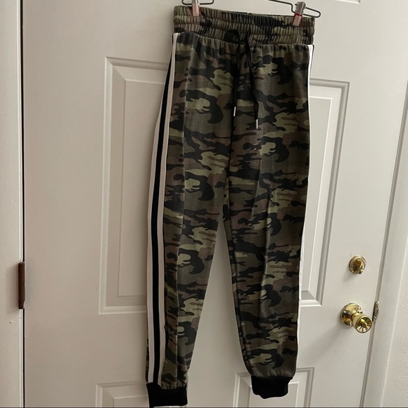 🎉2X HP🎉XS Women’s Rue 21 Camo Pants - Picture 3 of 13